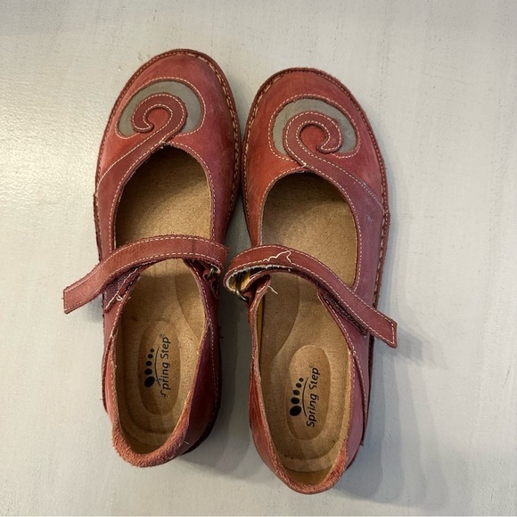 Spring Step Women’s Cosmic-Red Leather Adjustable Strap Shoes Size 38 (7/8) GUC - Picture 2 of 9